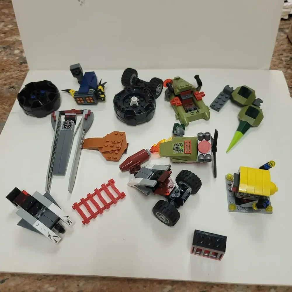 Lego Bulk Mixed Miscellaneous Pieces Minifigures Building Blocks 4lbs craggers